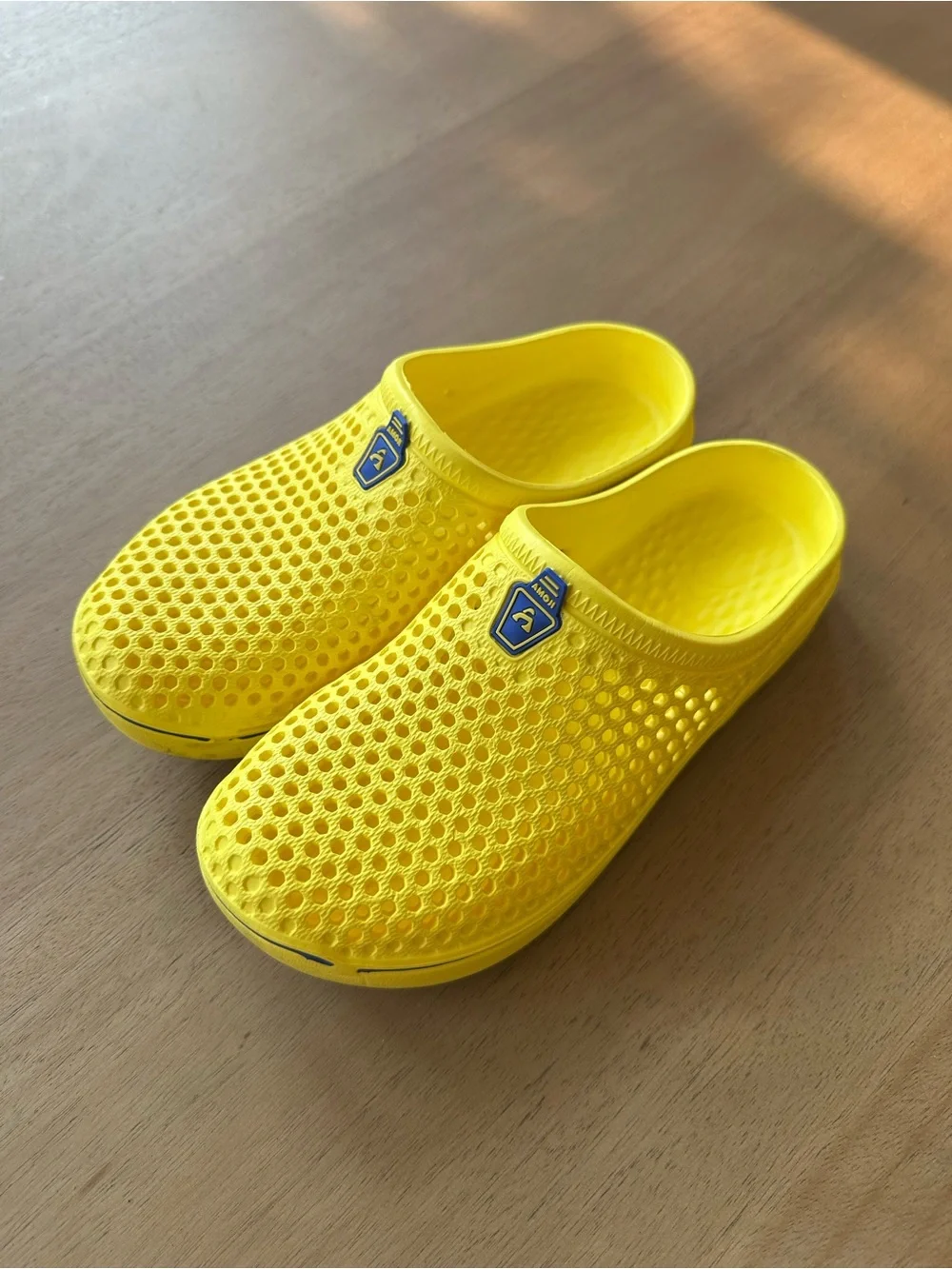 Ventilated Clogs Size 3 Big Kid / EU 35, Yellow